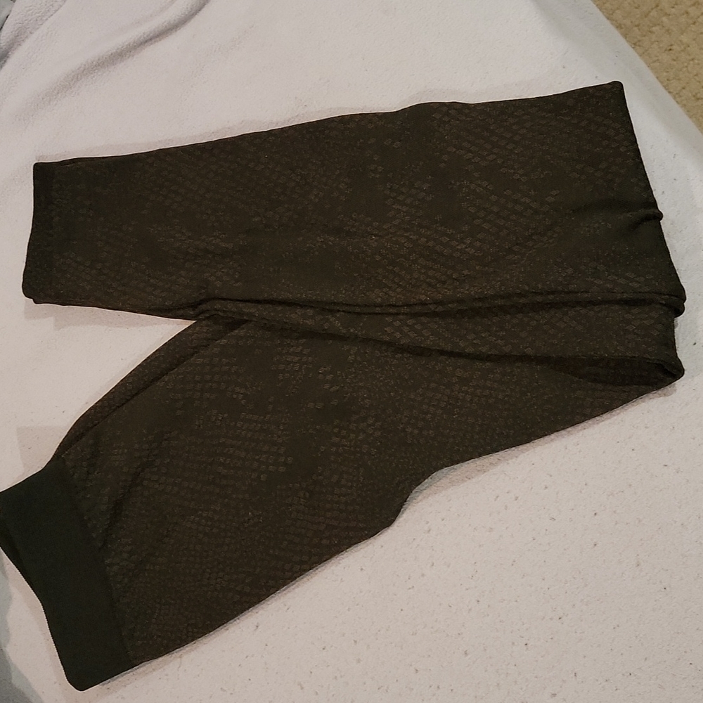 Hue Snakeskin Brown/Burgundy & Black Leggings